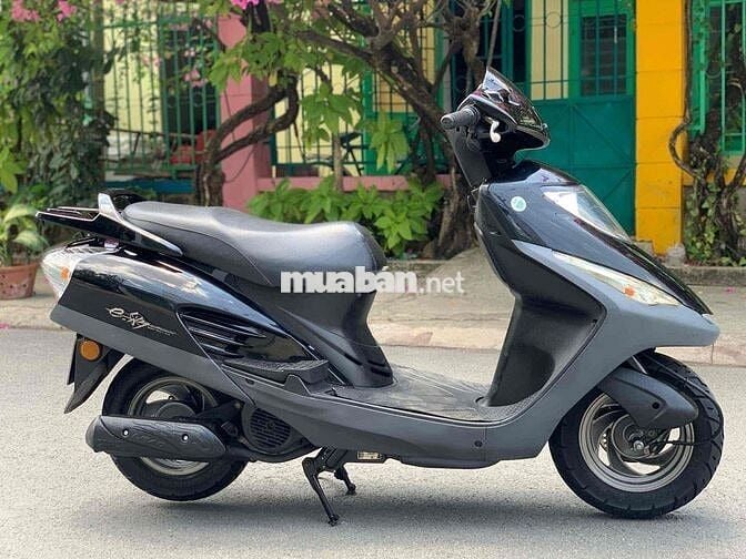 Xe honda achay nhập 2005 màu đen bõng mới 95 %