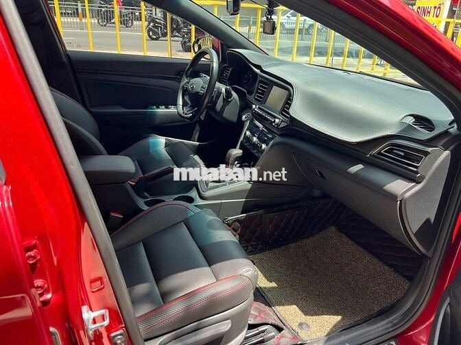 Hyundai elantra 1.6at sport 2019 - Xe cũ tại hãng