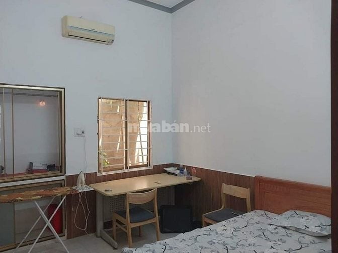Bán căn cấp 4 sân vườn rộng rãi 
