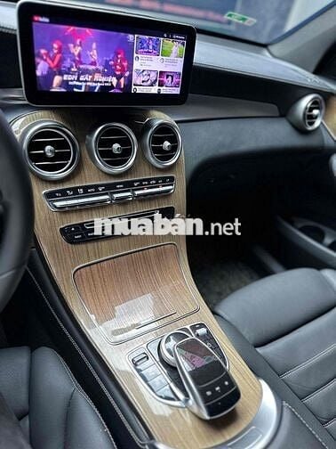 Mercedes GLC 250 4MATIC - 81000 km . Sản xuat 2018