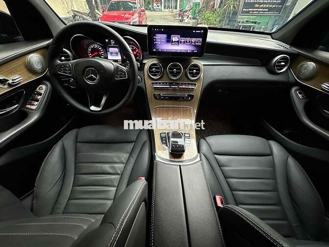 Mercedes GLC 250 4MATIC - 81000 km . Sản xuat 2018
