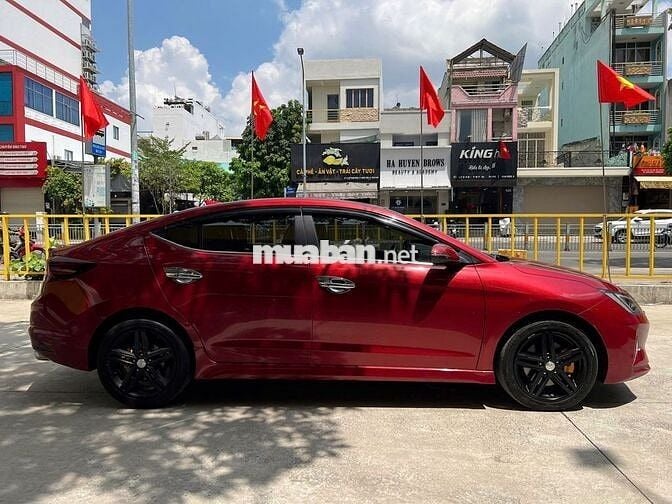 Hyundai elantra 1.6at sport 2019 - Xe cũ tại hãng