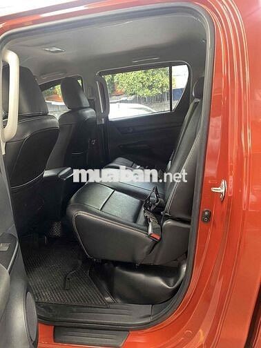 Toyota Hilux 2021 2.4 4x2 MT bảo hành 1 năm