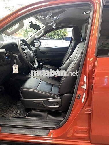 Toyota Hilux 2021 2.4 4x2 MT bảo hành 1 năm