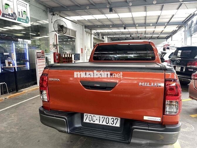 Toyota Hilux 2021 2.4 4x2 MT bảo hành 1 năm