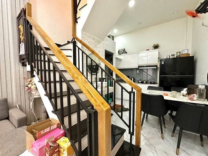 NHÀ 2LẦU ĐƯỜNG LÊ VĂN SỸ , P10 , QUẬN PHÚ NHUẬN