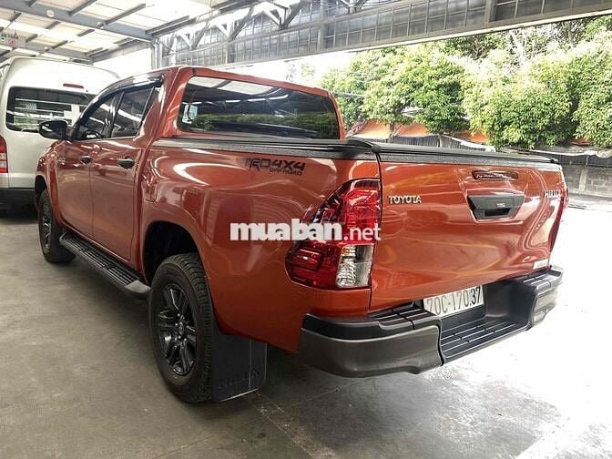 Toyota Hilux 2021 2.4 4x2 MT bảo hành 1 năm