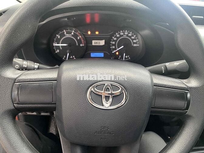 Toyota Hilux 2021 2.4 4x2 MT bảo hành 1 năm