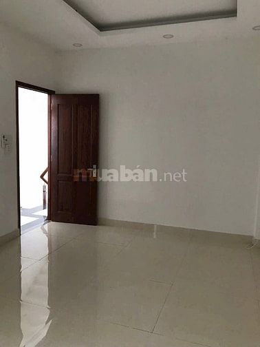 Nhà chính chủ bán gấp 1 trệt 2 lầu đường xe hơi 7m. Nhà xây ở kiên cố