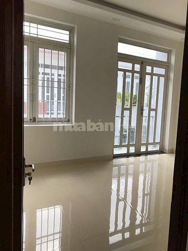 Nhà chính chủ bán gấp 1 trệt 2 lầu đường xe hơi 7m. Nhà xây ở kiên cố