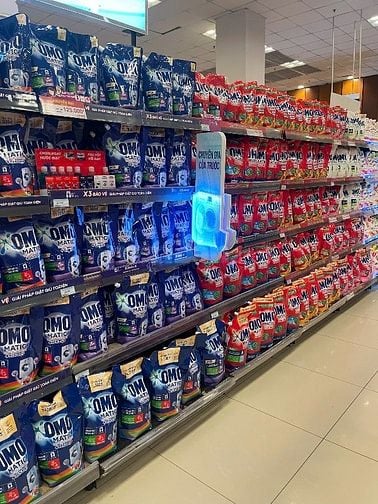 NHÂN VIÊN BÁN HÀNG TẠI SIÊU THỊ BÁCH HÓA XANH