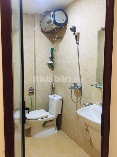 Cho thuê nhà khu Láng Hạ, quận Đống Đa, gần chợ, bãi đậu ôtô