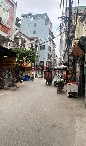 NHÀ DÂN XÂY 3 TẦNG TỔ 15 YÊN NGHĨA