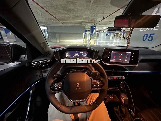 Peugeot GT Line màu đỏ 2008