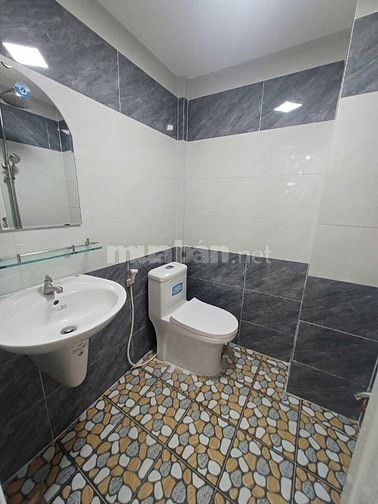 Bán nhà đẹp trệt lầu nằm trên mặt tiền hẻm 2 đường Bùi Hữu Nghĩa, phườ