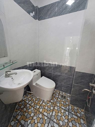 Bán nhà đẹp trệt lầu nằm trên mặt tiền hẻm 2 đường Bùi Hữu Nghĩa, phườ