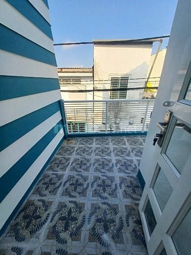 Bán nhà đẹp trệt lầu nằm trên mặt tiền hẻm 2 đường Bùi Hữu Nghĩa, phườ