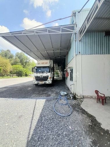 Cho thuê xưởng bà thiên  dt 2600m  giá 40 tr 
