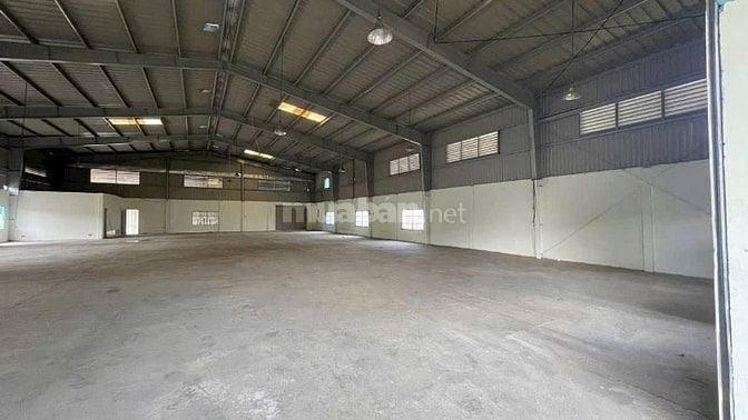 Cho thuê xưởng bà thiên  dt 2600m  giá 40 tr 