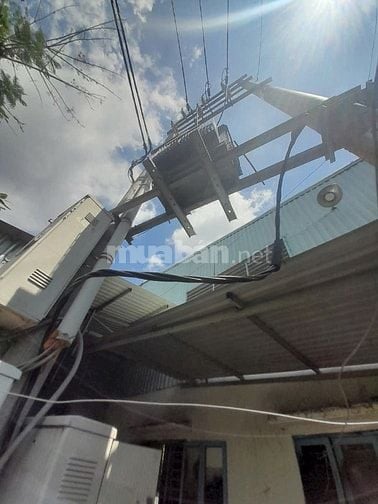 Cho thuê xưởng bà thiên  dt 2600m  giá 40 tr 