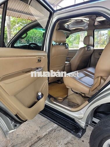 Gia đình bán xe Toyota Fortuner số sàn đời 2011