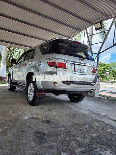 Gia đình bán xe Toyota Fortuner số sàn đời 2011