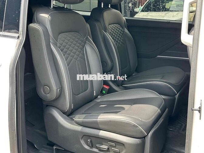 Hyundai Custin 2024 Cao Cấp 2.0T - 17000 km