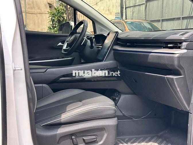Hyundai Custin 2024 Cao Cấp 2.0T - 17000 km