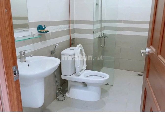 Tôi cần cho thuê nhà nguyên căn 3 lầu KDC 13E Intresco đường 12m 
