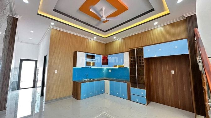 Nhà thiết kế hiện đại 5x35 có sân đậu ô tô ngay chợ Trung Thành SHR.