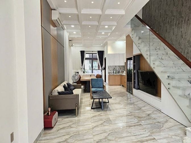 Nhà 1 trệt 2 lầu, phường Thuận Giao, Thuận An, BD, (sổ hoàn công) 