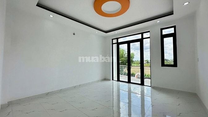 Nhà thiết kế hiện đại 5x35 có sân đậu ô tô ngay chợ Trung Thành SHR.