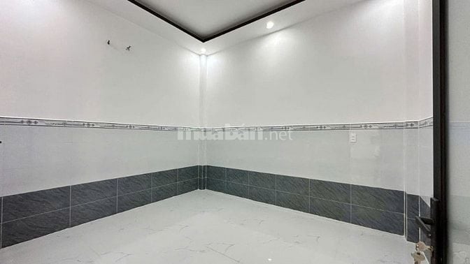 Nhà thiết kế hiện đại 5x35 có sân đậu ô tô ngay chợ Trung Thành SHR.