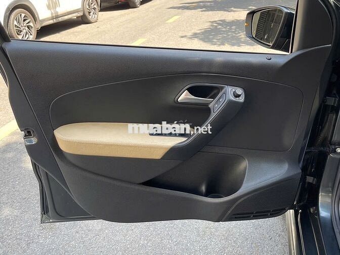 Volkswagen Polo Hatchback 1.6AT 2020 Đẹp Như Mới