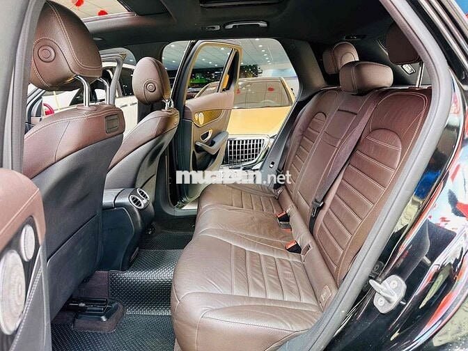 Mercedes Benz GLC 300 4matic up model 2020