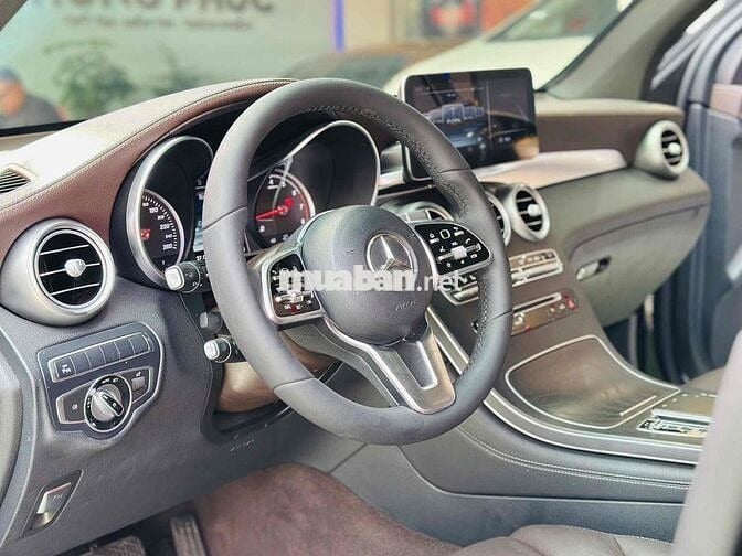Mercedes Benz GLC 300 4matic up model 2020