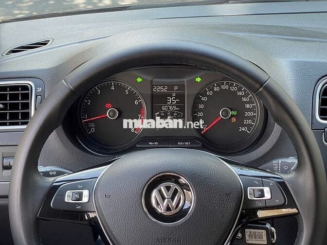 Volkswagen Polo Hatchback 1.6AT 2020 Đẹp Như Mới