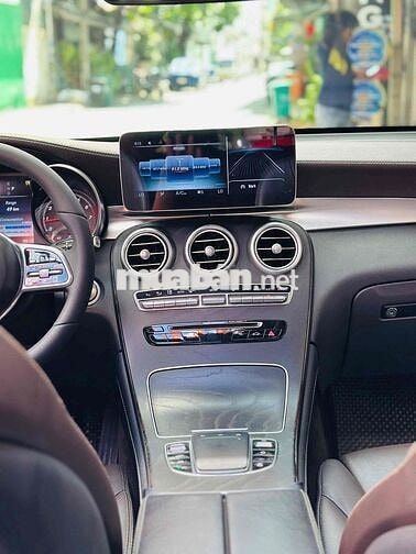 Mercedes Benz GLC 300 4matic up model 2020