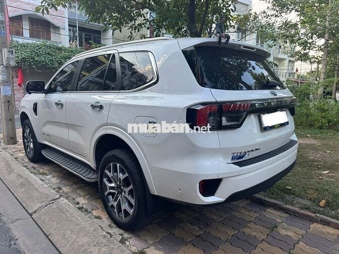 Cần bán Ford Everest Titanium 2 cầu siêu lướt 2022