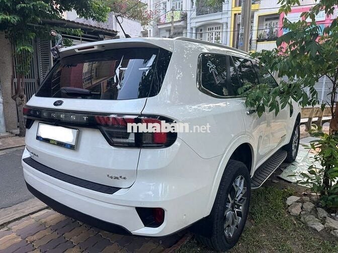 Cần bán Ford Everest Titanium 2 cầu siêu lướt 2022