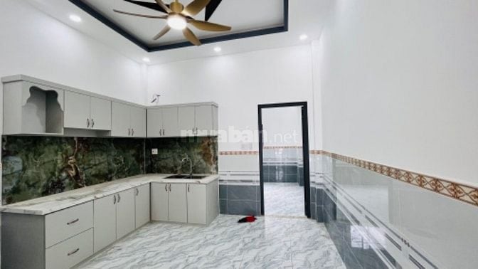 Cần bán căn nhà 1 trệt 1 lầu kiên cố, vị trí đẹp ngay ngã 3 Tân Kim