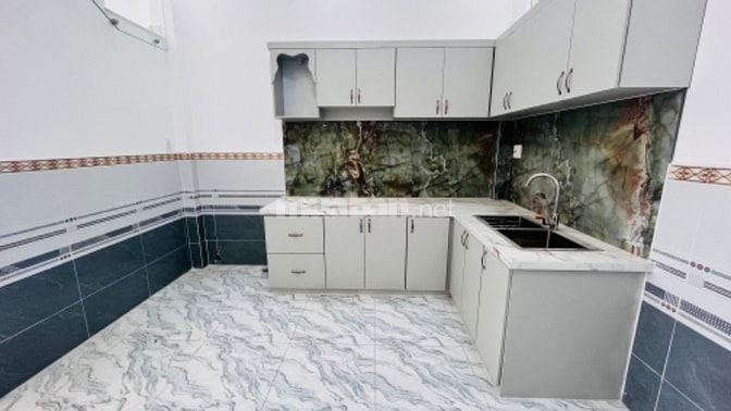 Cần bán căn nhà 1 trệt 1 lầu kiên cố, vị trí đẹp ngay ngã 3 Tân Kim