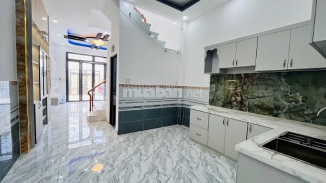 Cần bán căn nhà 1 trệt 1 lầu kiên cố, vị trí đẹp ngay ngã 3 Tân Kim