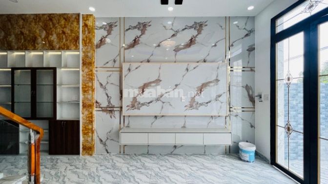 Cần bán căn nhà 1 trệt 1 lầu kiên cố, vị trí đẹp ngay ngã 3 Tân Kim