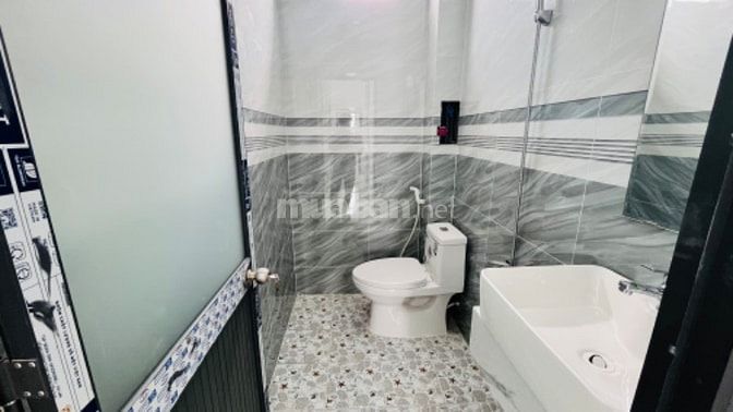 Cần bán căn nhà 1 trệt 1 lầu kiên cố, vị trí đẹp ngay ngã 3 Tân Kim