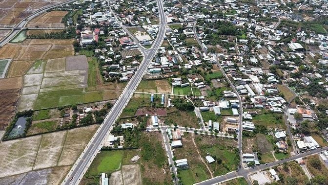 Bán đất vị trí vàng ở vòng xoay Cống Bà Sáu trung tâm Long Đất Bà Rịa 