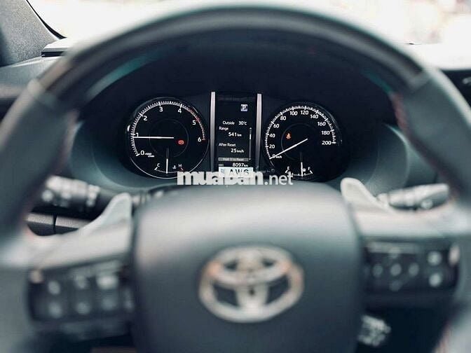 Toyota Fortuner 2024 Legender  - 8000 km