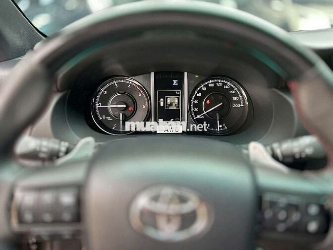 Toyota Fortuner 2024 Legender  - 8000 km
