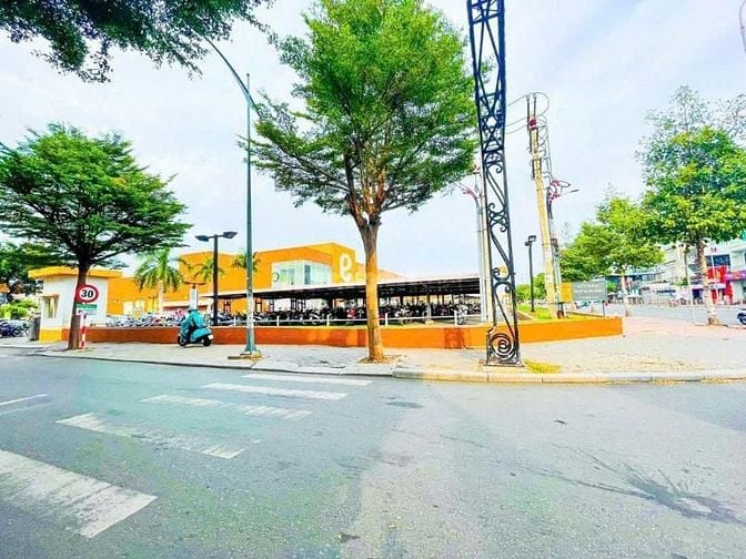 CHO THUÊ MẶT BẰNG GÓC 2 MẶT TIỀN 262,5m² - 487 PHAN VĂN TRỊ, GÒ VẤP