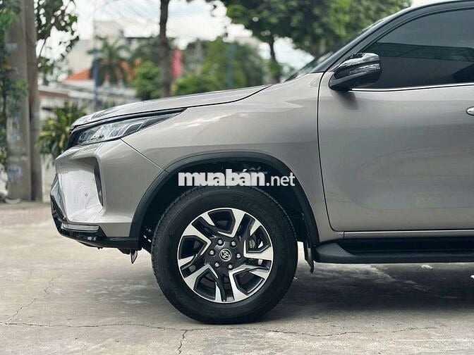 Toyota Fortuner 2024 Legender  - 8000 km